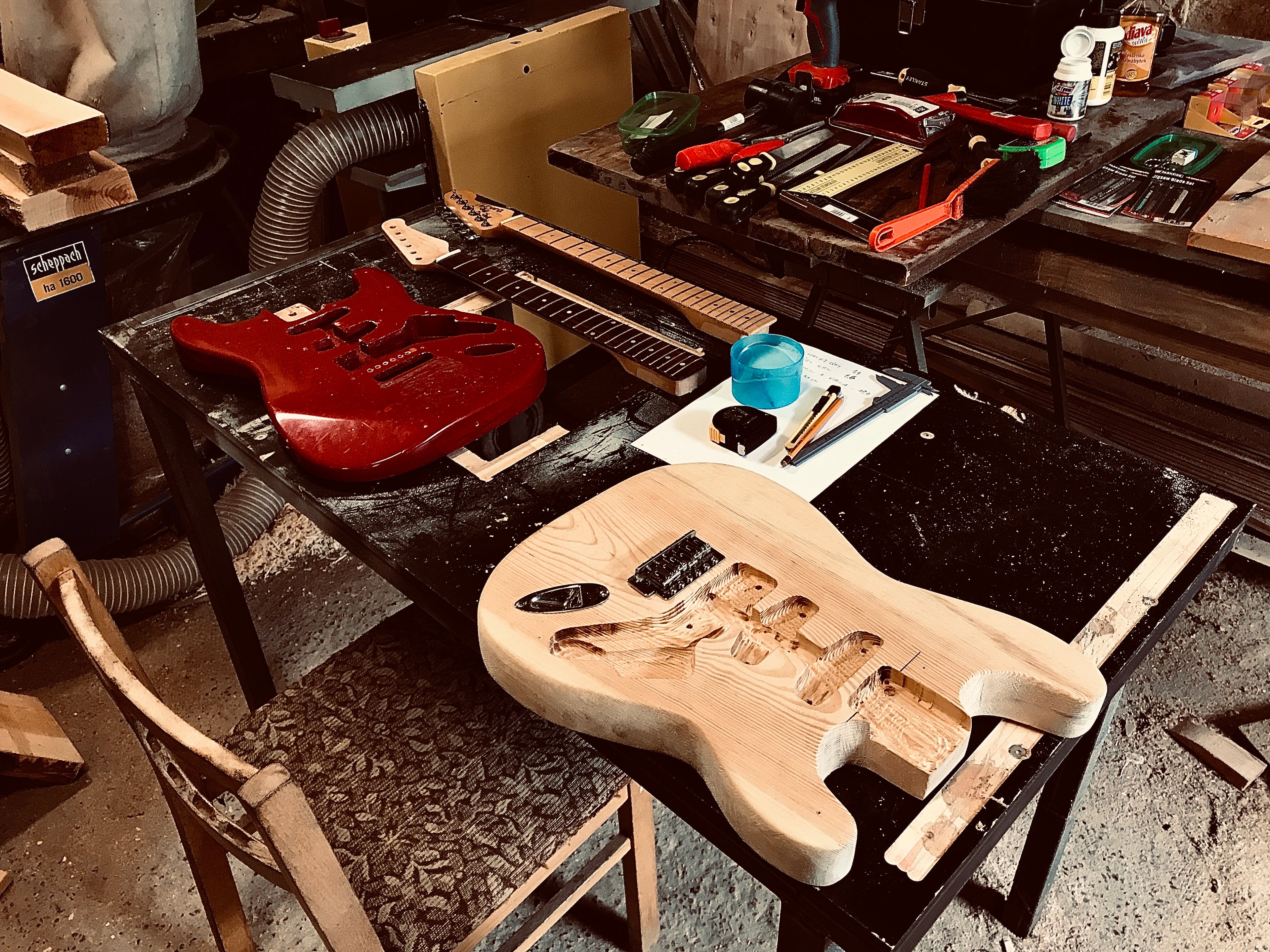 Výroba Stratocastera